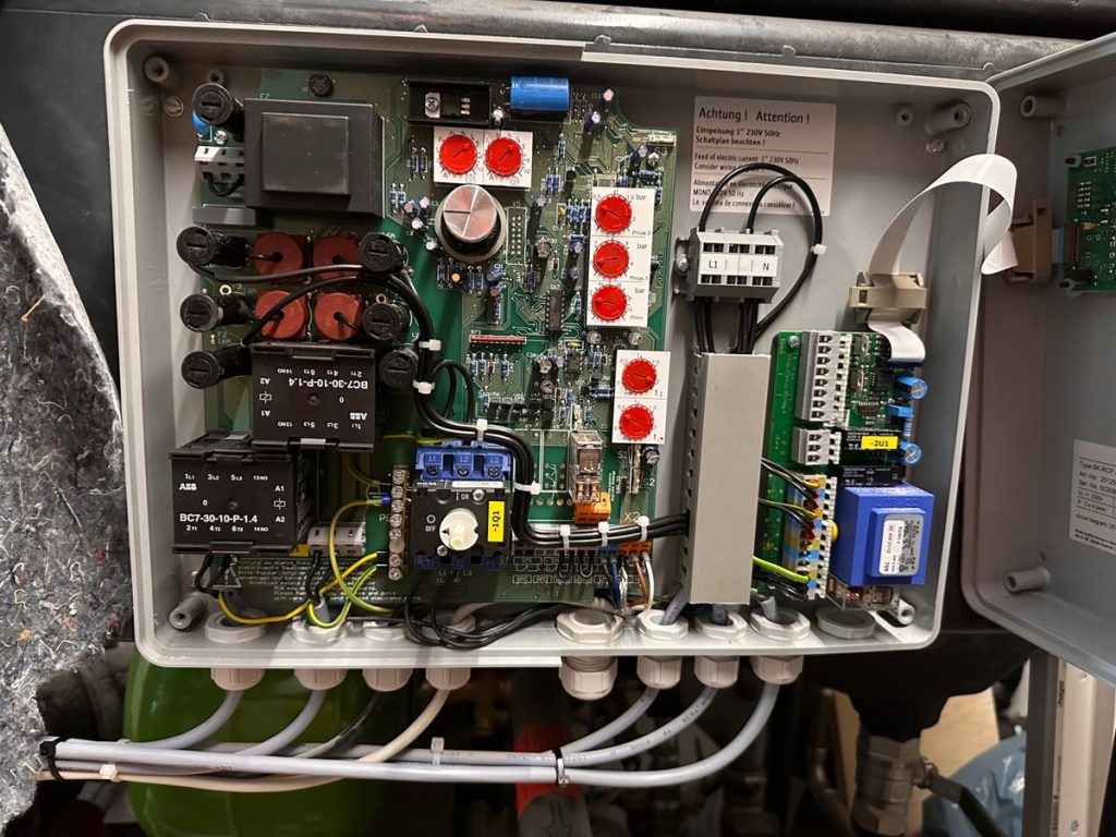 Zapojenie ovládacích prvkov a elektroniky
